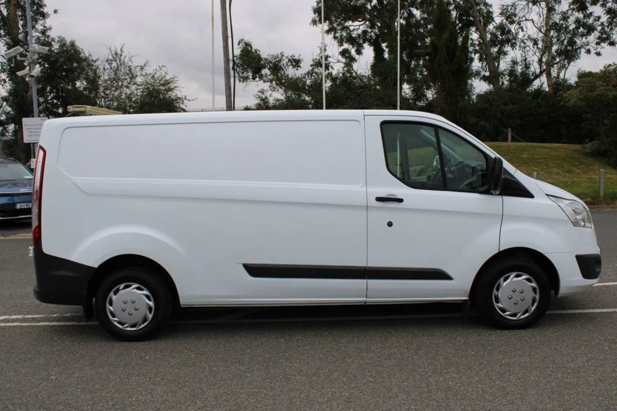 Ford Transit Custom 125 PS L4 2.2 Diesel/manual - Image 4
