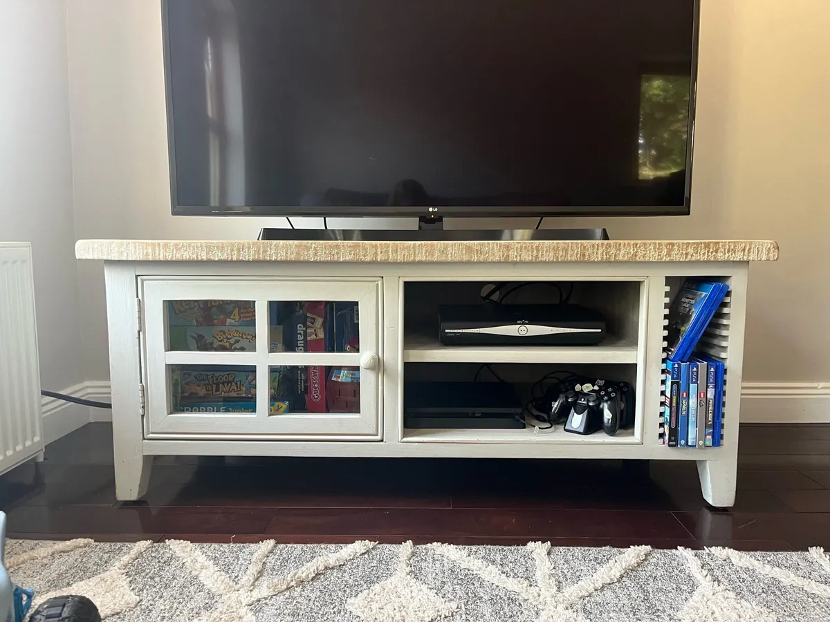 TV unit - Image 1