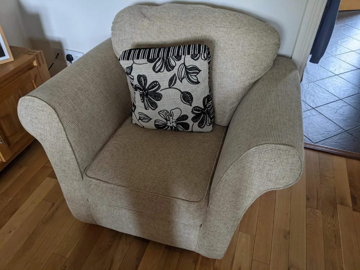 2x Seater Couch, 2x Arm Chair - Image 2
