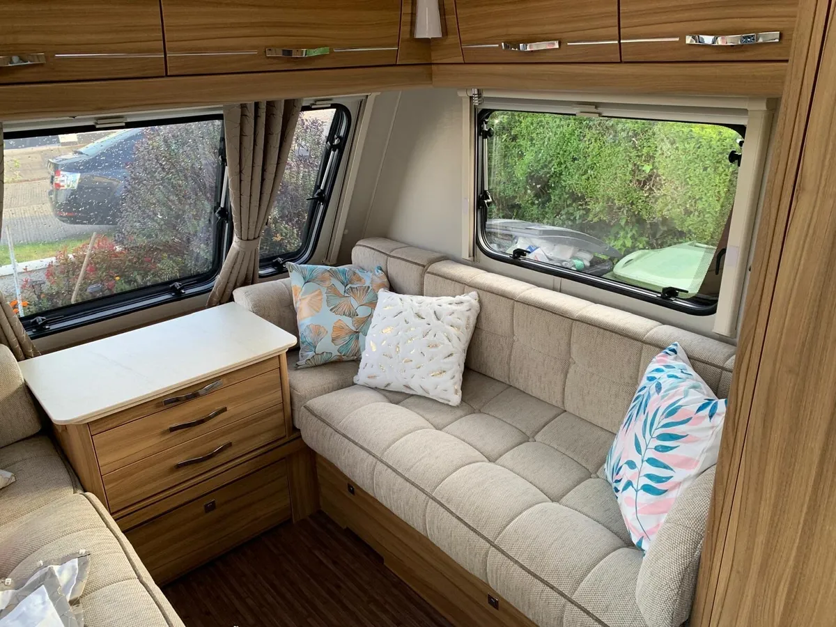 Elddis Avante 564 Caravan 4 berth 2015 - Image 4