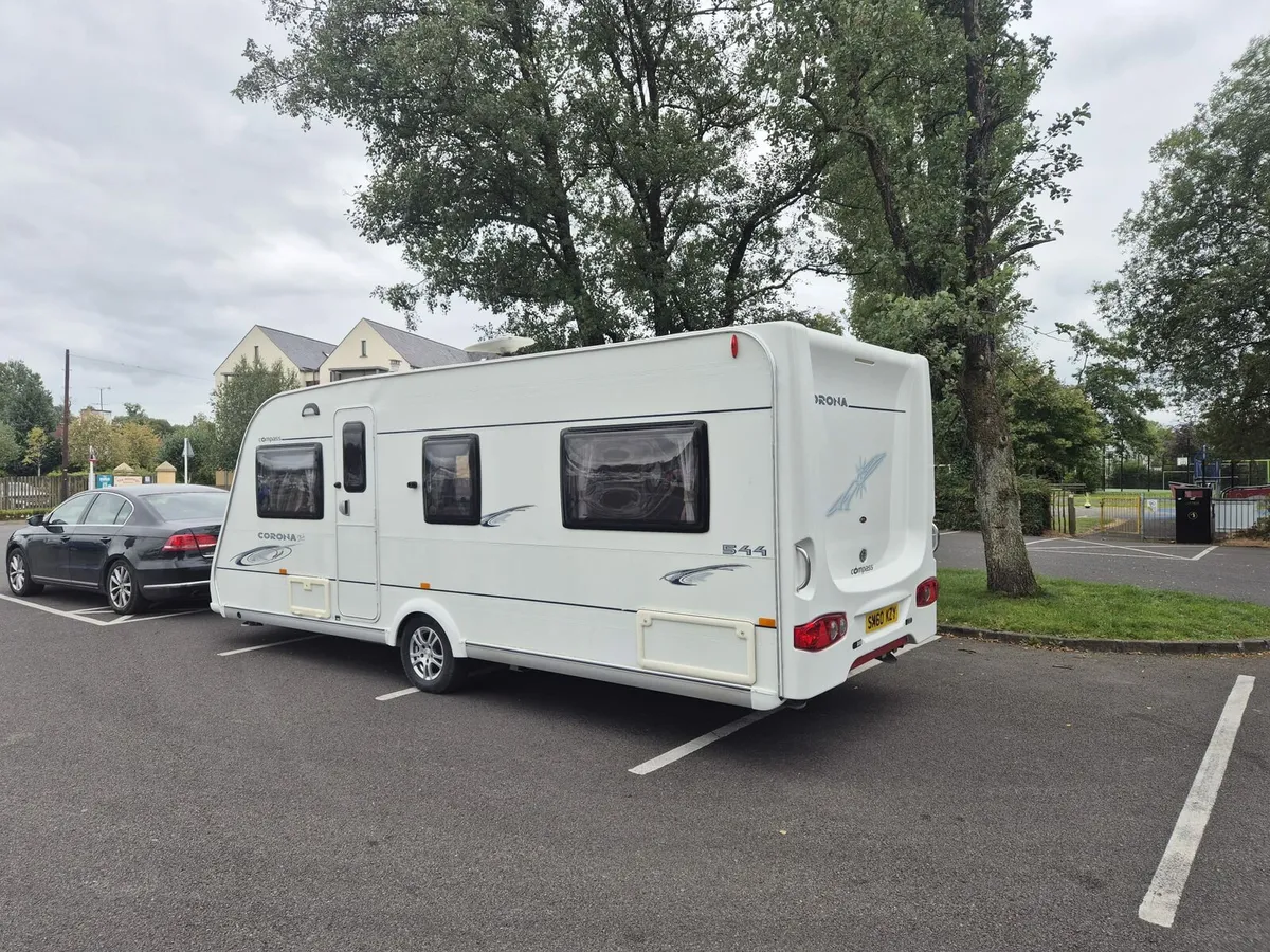 Compass Corona fixed bed 4 berth - Image 3