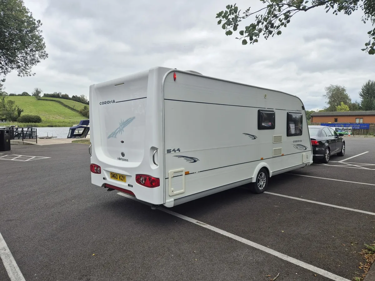 Compass Corona fixed bed 4 berth - Image 4