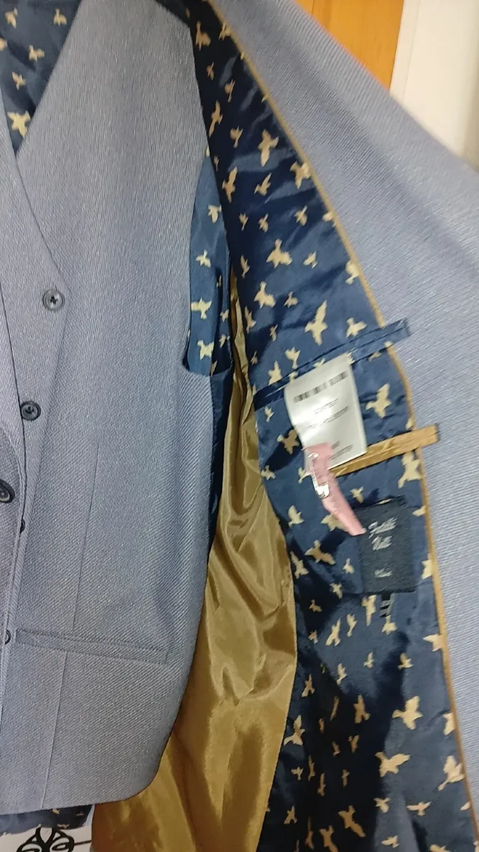 Mens suit - Image 2