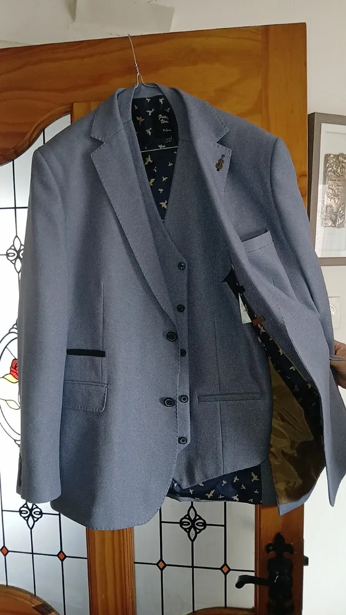 Mens suit - Image 1