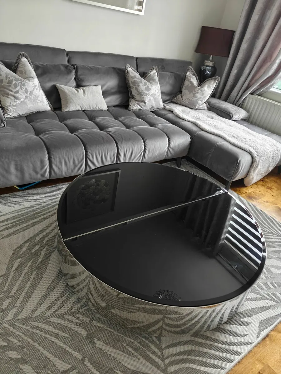 Large Heavy Arnotts Round Coffee Table 120 cm 30 H - Image 1
