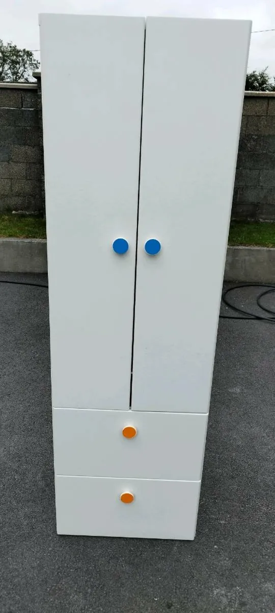 Children's wardrobe - Image 1