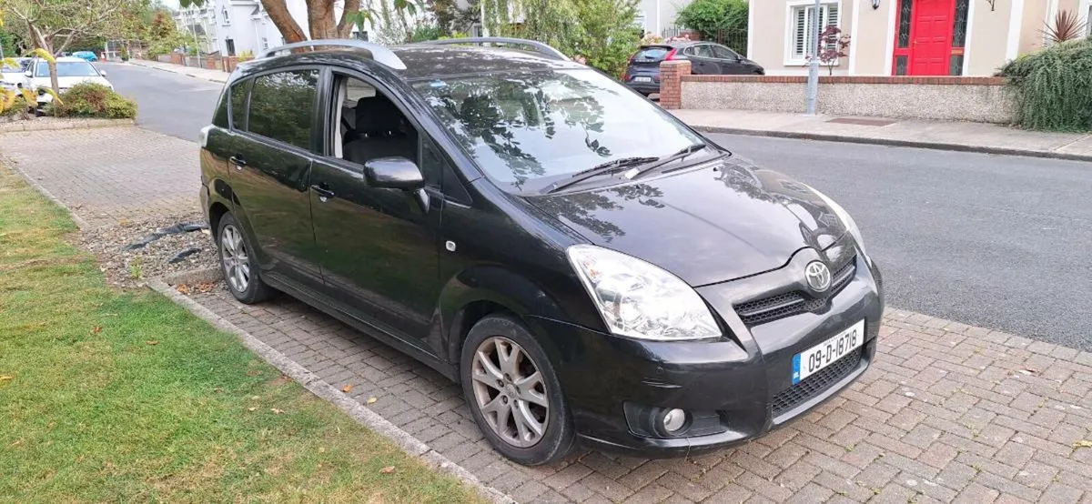 2009 Toyota Corolla 7 Seater - Image 1