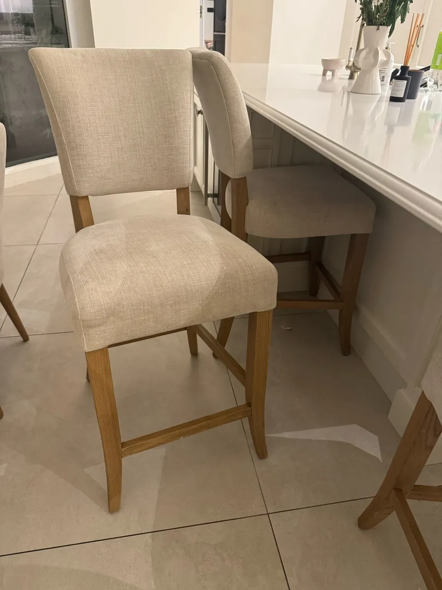 4 cream barstools - Image 1