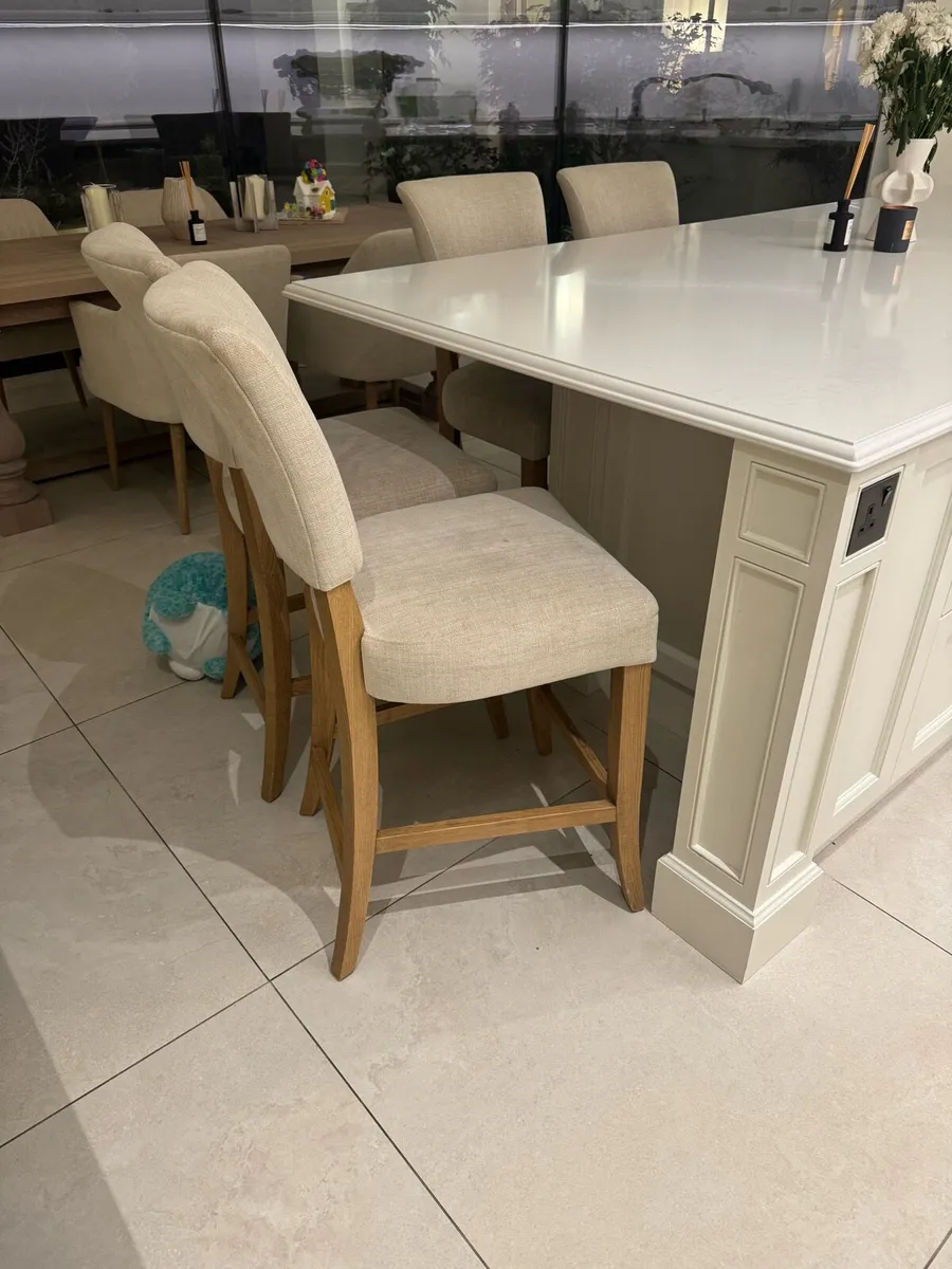 4 cream barstools - Image 2