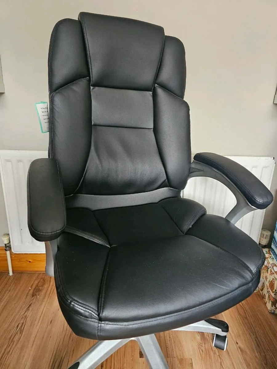 Office chair - Image 1