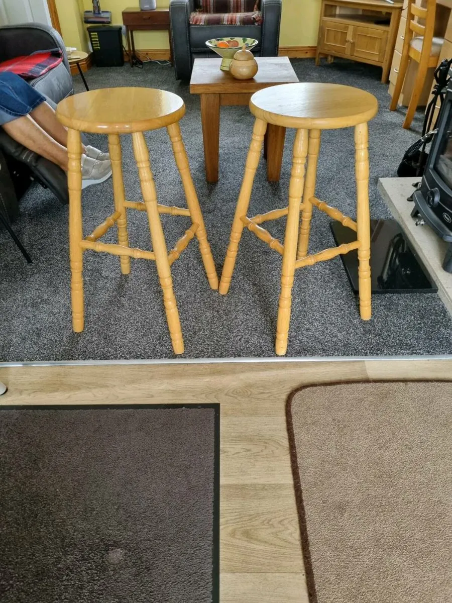 Pair of quality bar stools. - Image 1