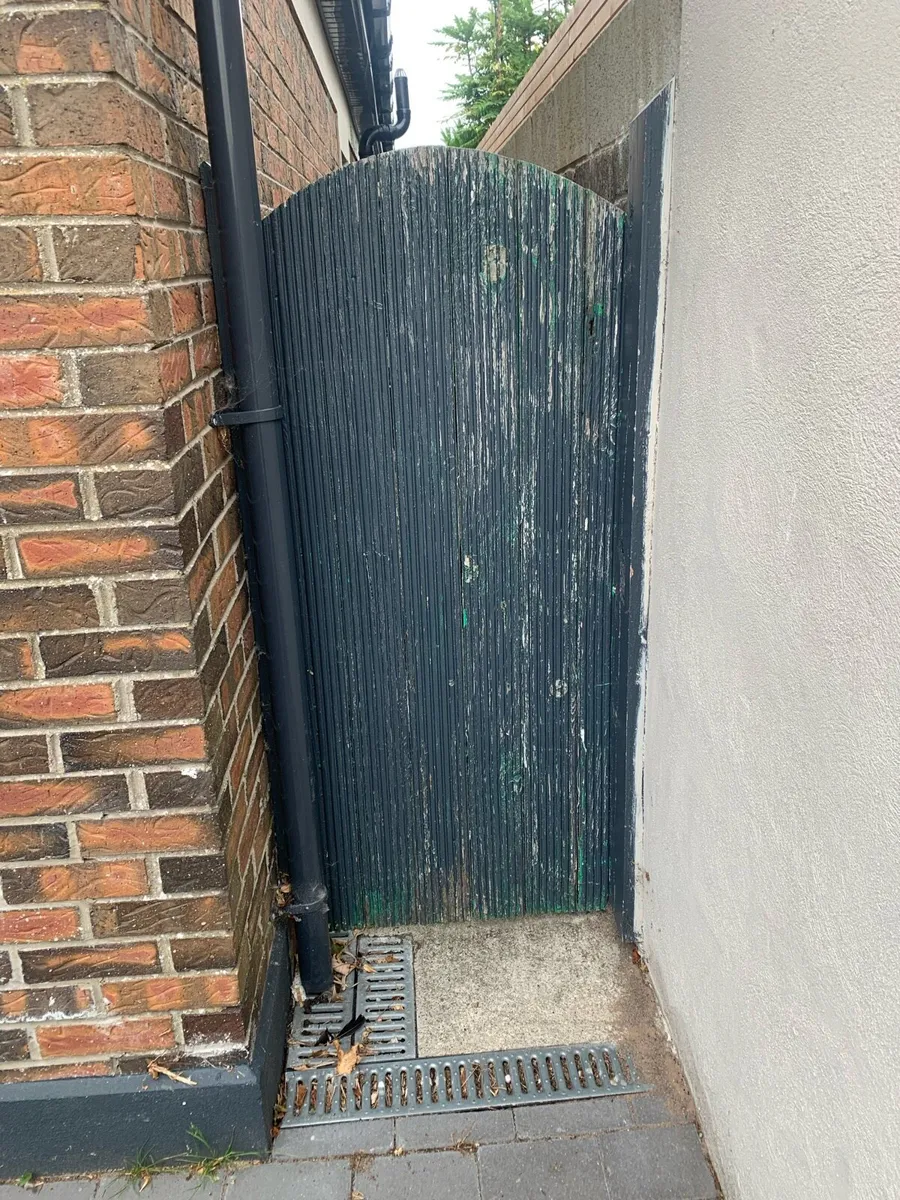 Wooden side door/gate - Image 1