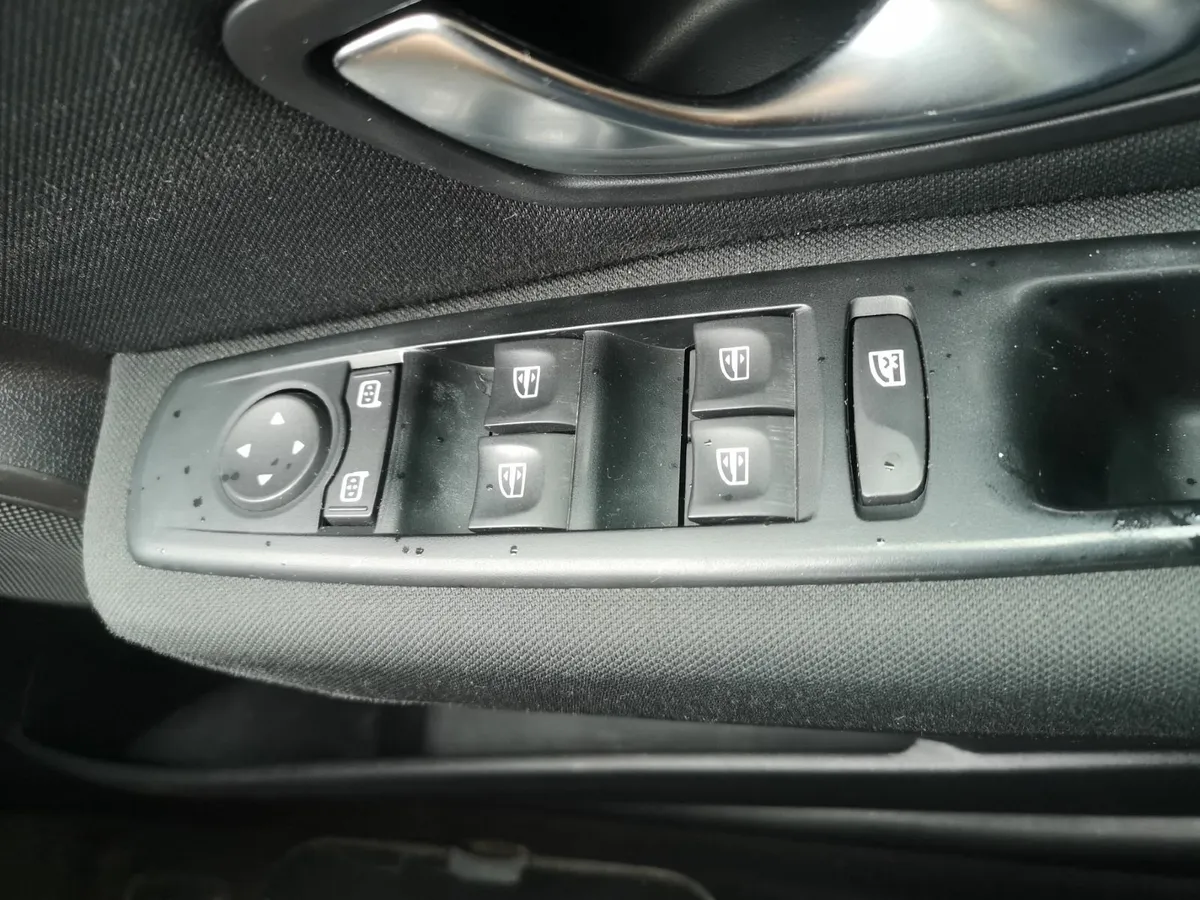 Renault Megane 2010 - Image 4