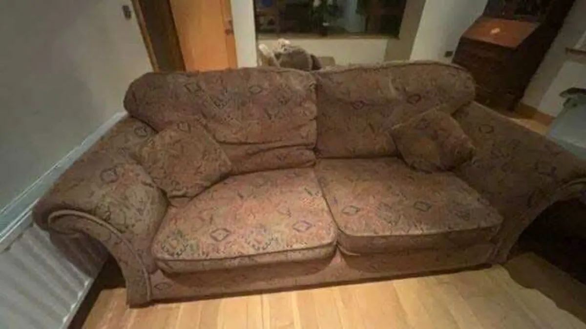 Suite of furniture - Image 2