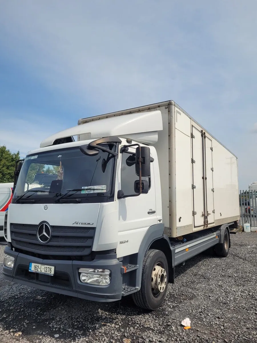 Rigid Mercedes Benz Truck - Image 1