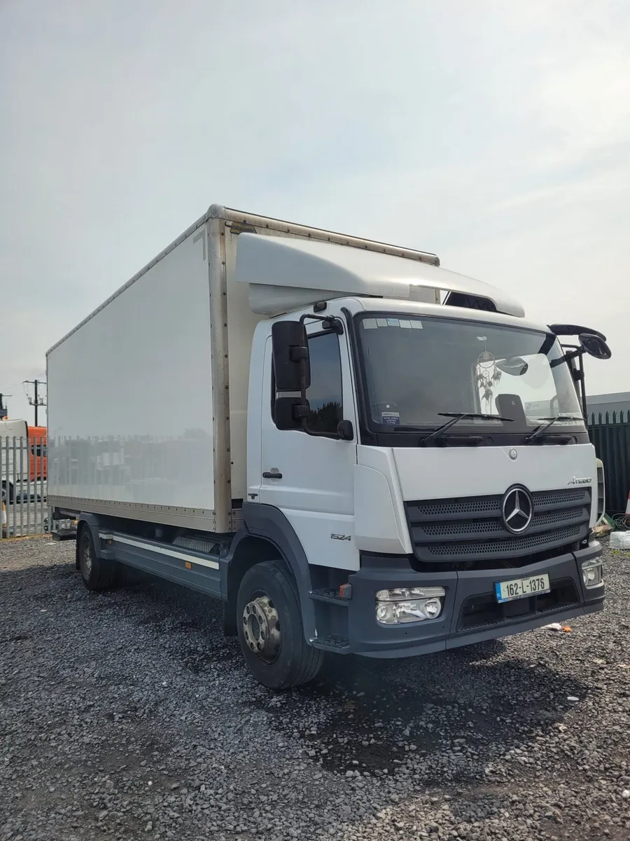 Rigid Mercedes Benz Truck - Image 2