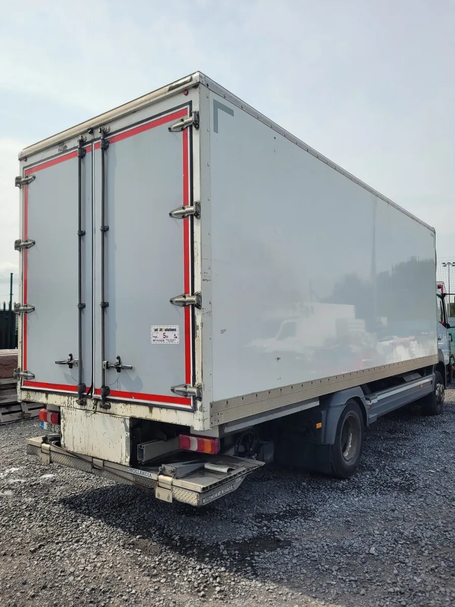 Rigid Mercedes Benz Truck - Image 4