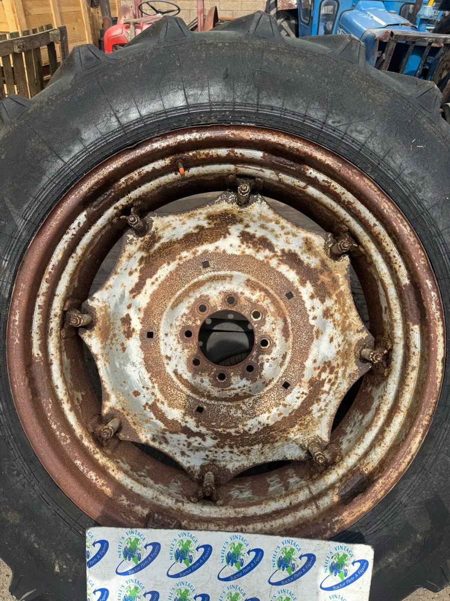 Rear Rims & Tyres 16.9 R38 Massey Ferguson - Image 3