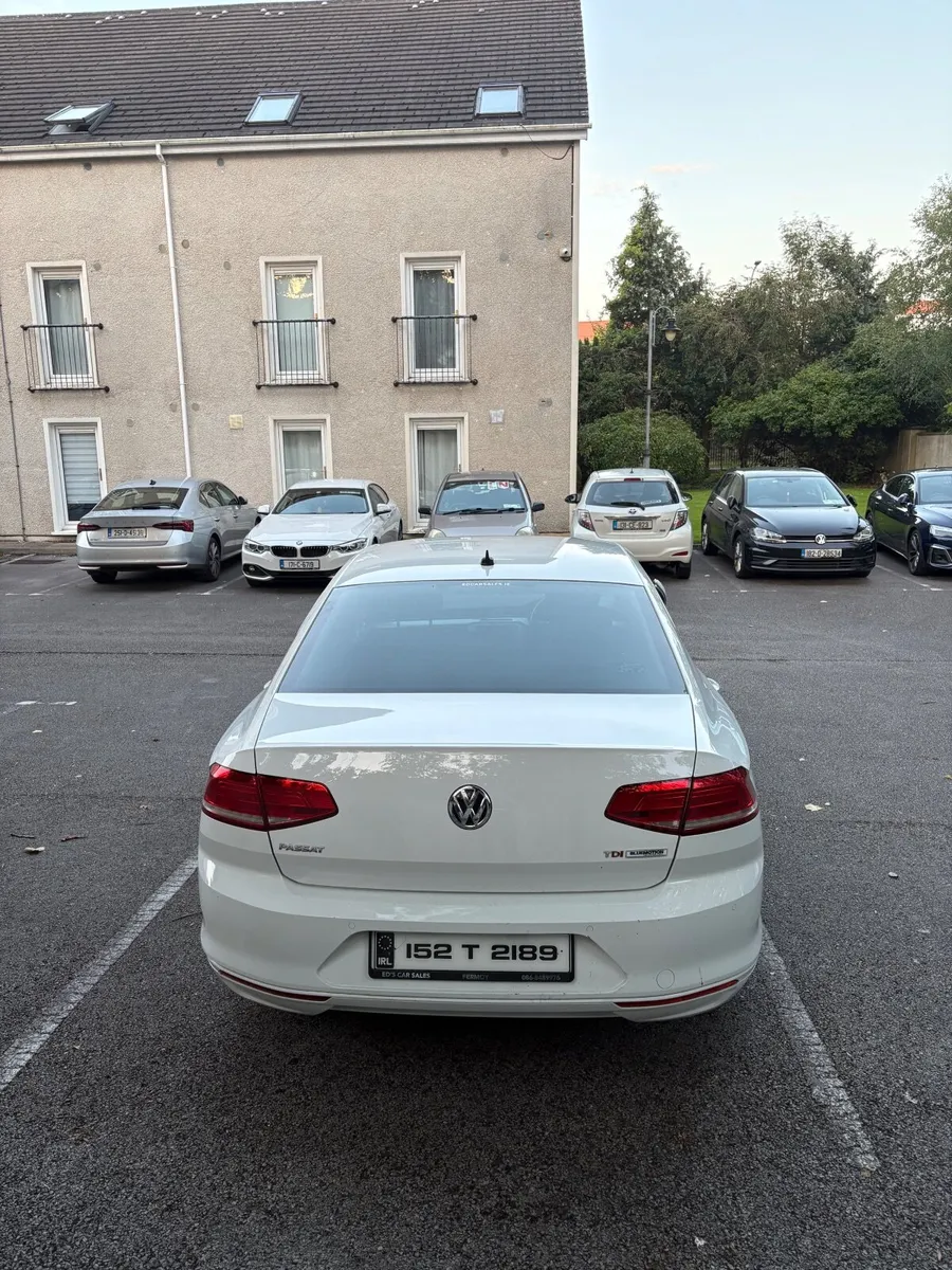 Volkswagen Passat 2015 - Image 2