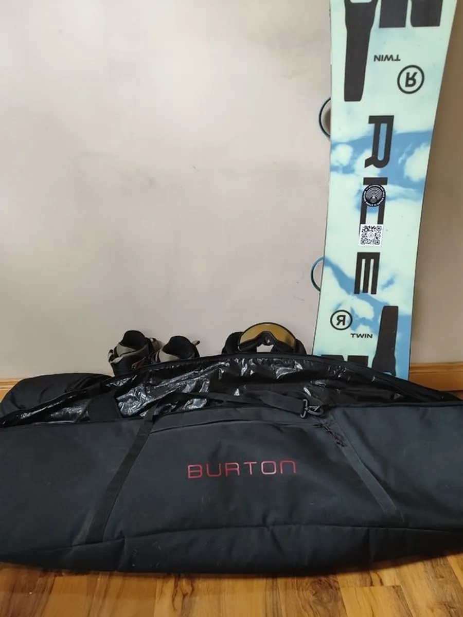 Snowboarding - Image 1