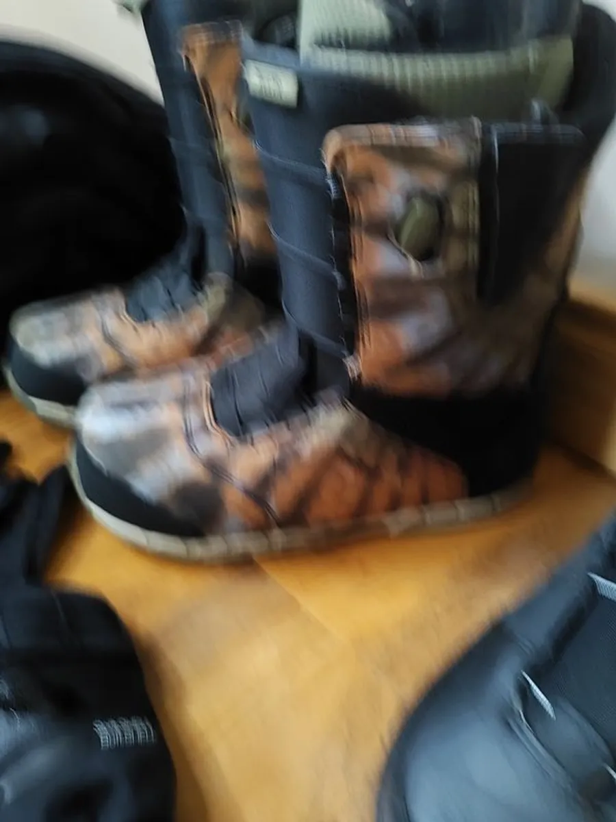 Snowboarding - Image 2