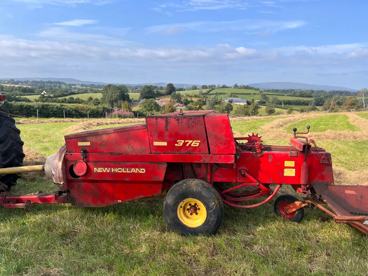 New Holland 376 Square Baler - Image 1