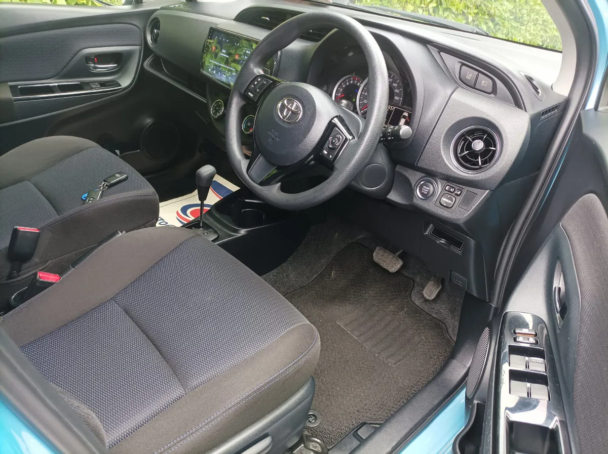 Toyota Yaris 1.3 Petrol Auto LED Edition 2016 - Image 4