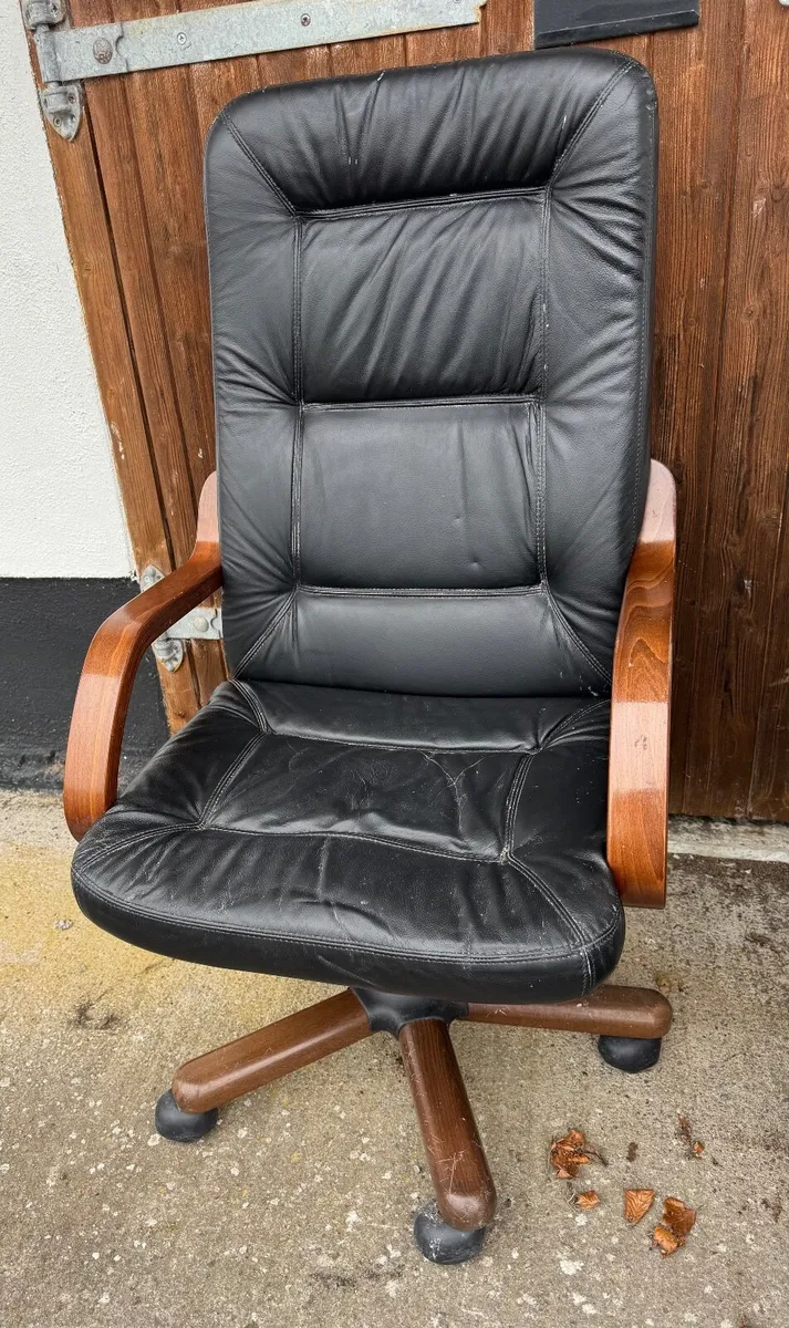 Office arm chair