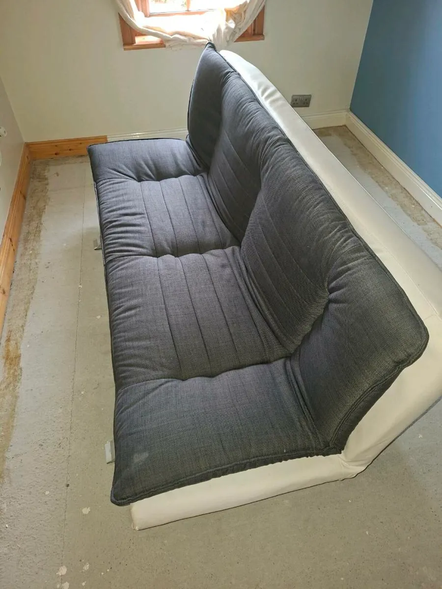 3 seater sofa bed - Image 1