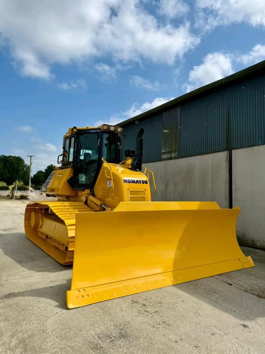 Komatsu dozer - Image 1