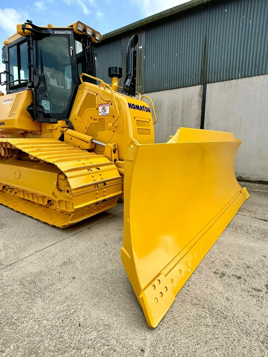 Komatsu dozer - Image 3