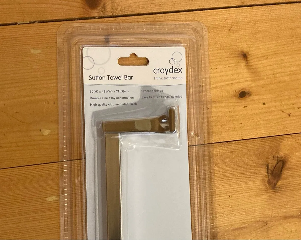 Croydex Sutton Chrome Towel Bar – Modern Bathroom - Image 2