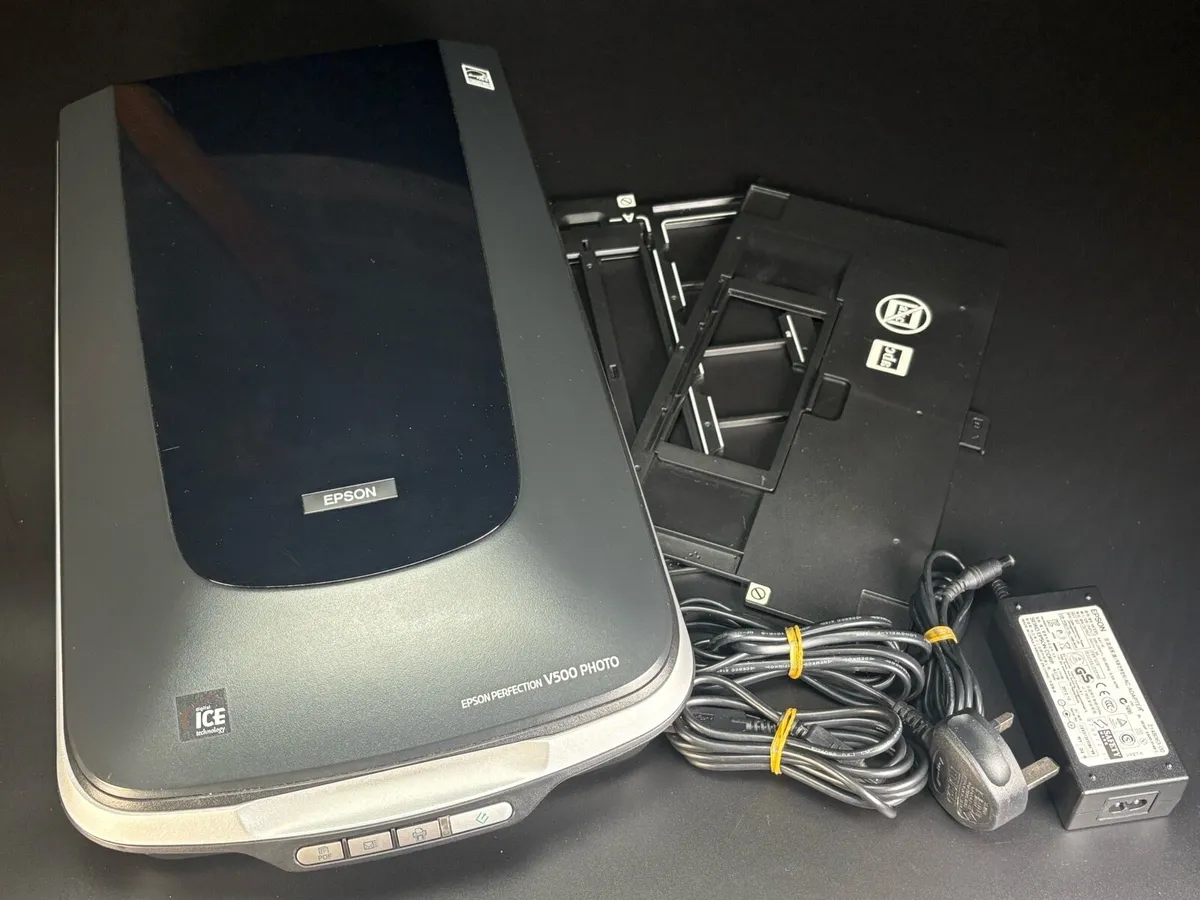 EPSON PERFECTION V500 PHOTO SCANNER - Image 1