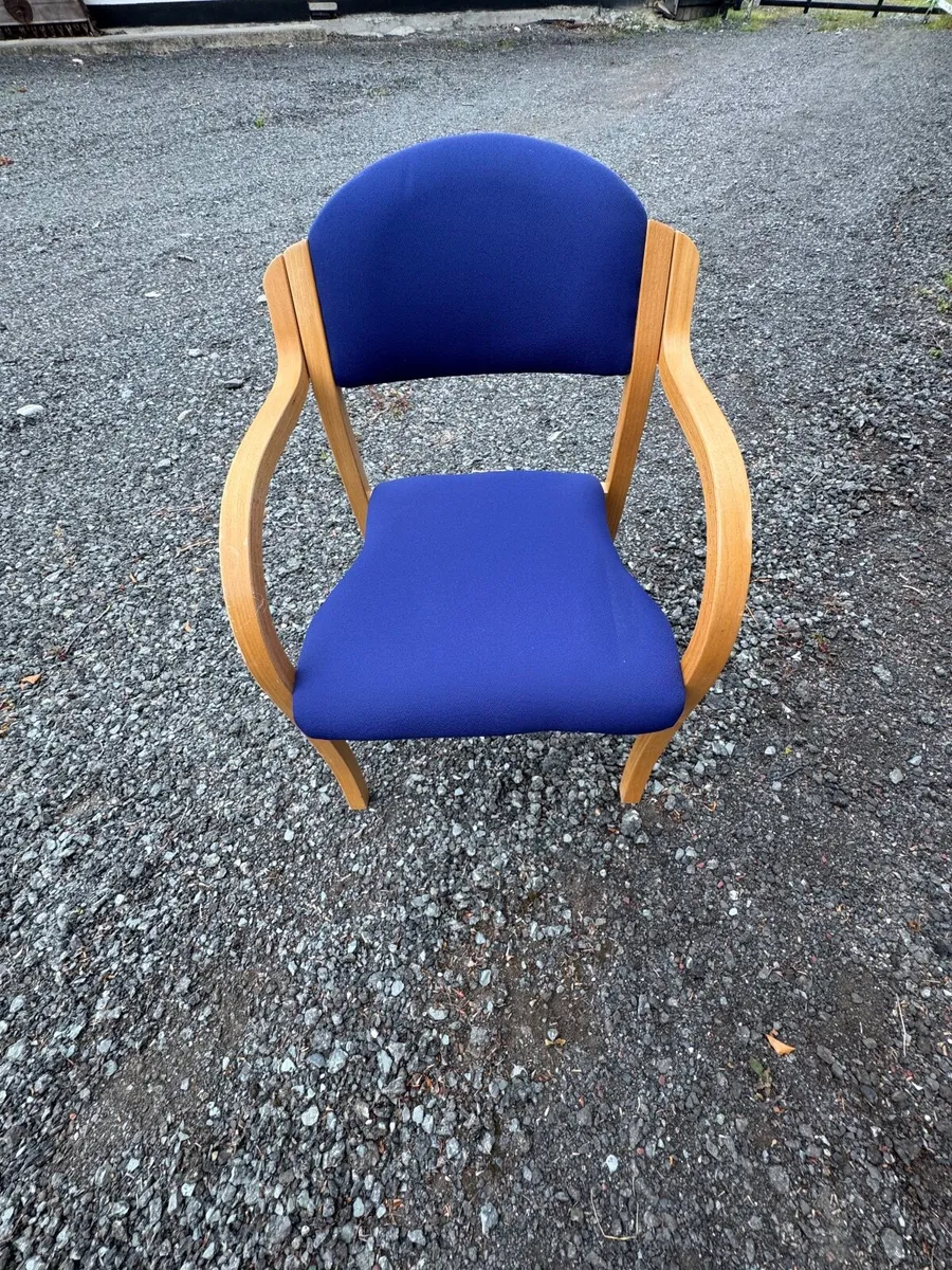 Waiting room chairs - Image 1
