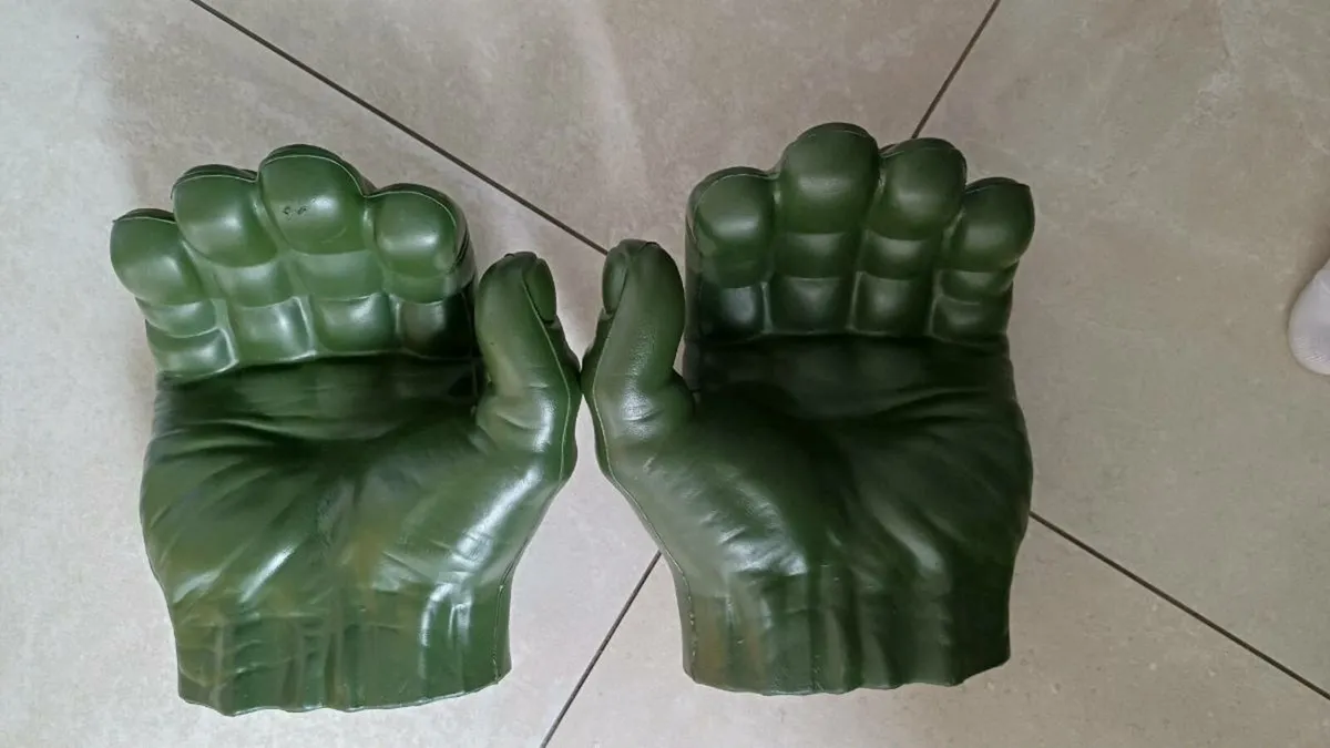 Hulk hands - Image 1