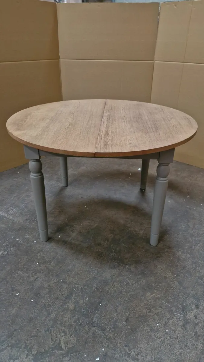Extending Round Dining table (NEW) - Image 2