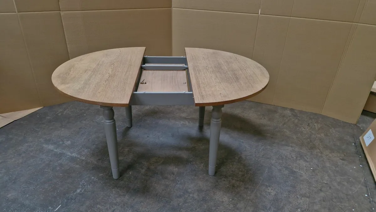 Extending Round Dining table (NEW) - Image 4