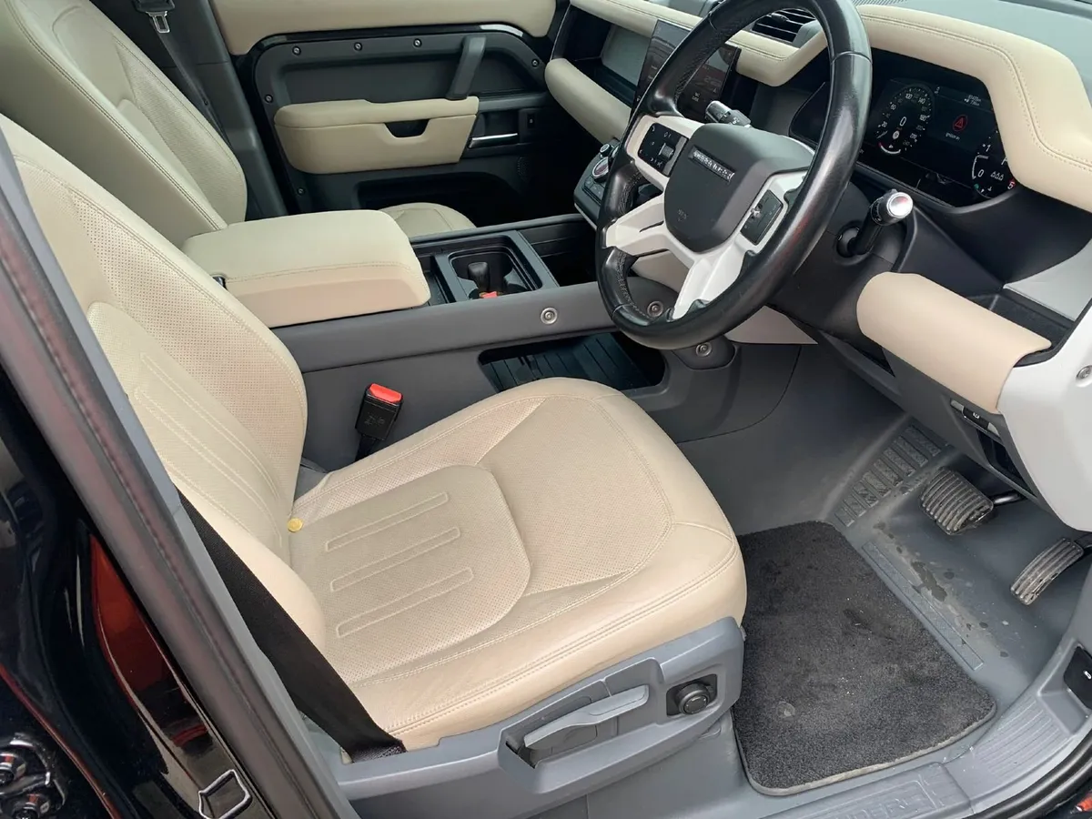 Land Rover Defender 2022 - Image 4