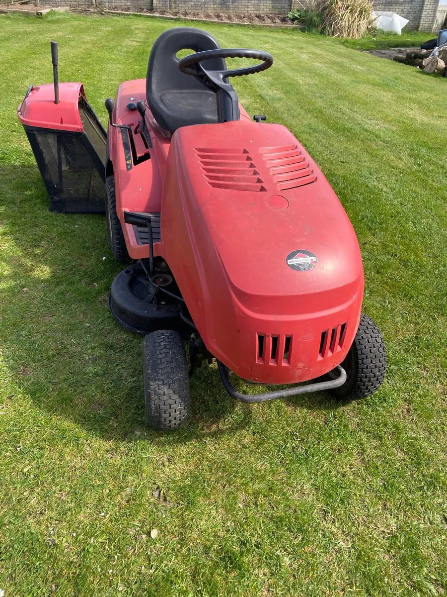 Castle garden ride on mower - Image 1