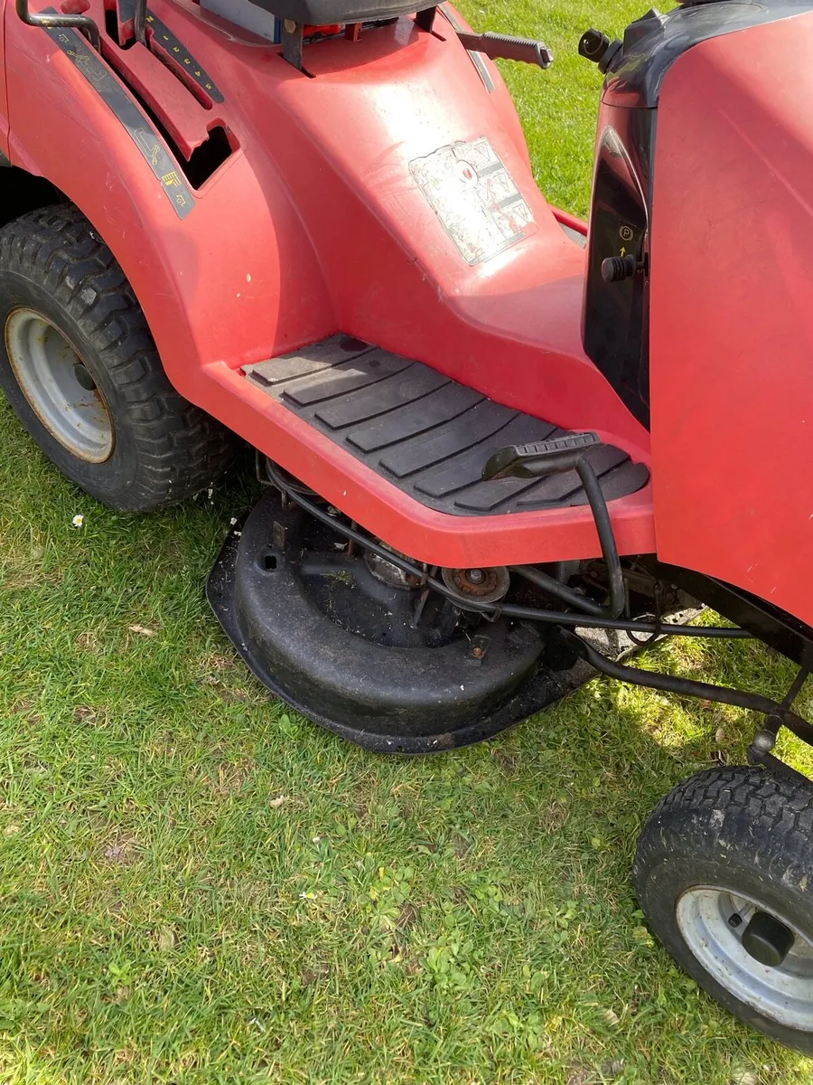 Castle garden ride on mower - Image 4