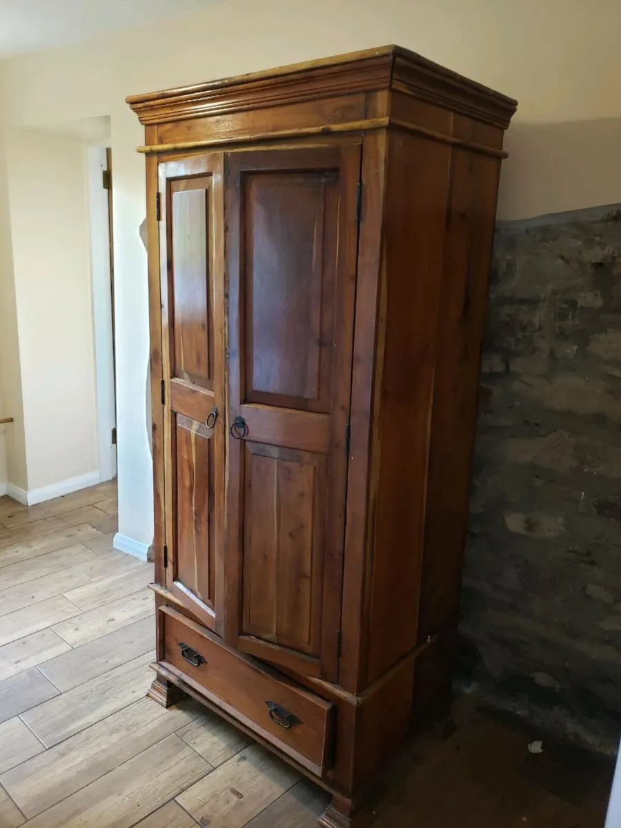 Wardrobe - Image 4