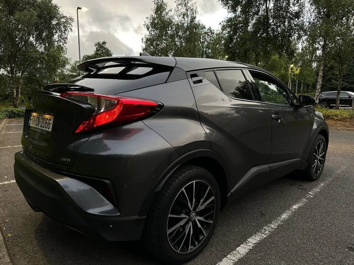Toyota C-HR 2017 - Image 2