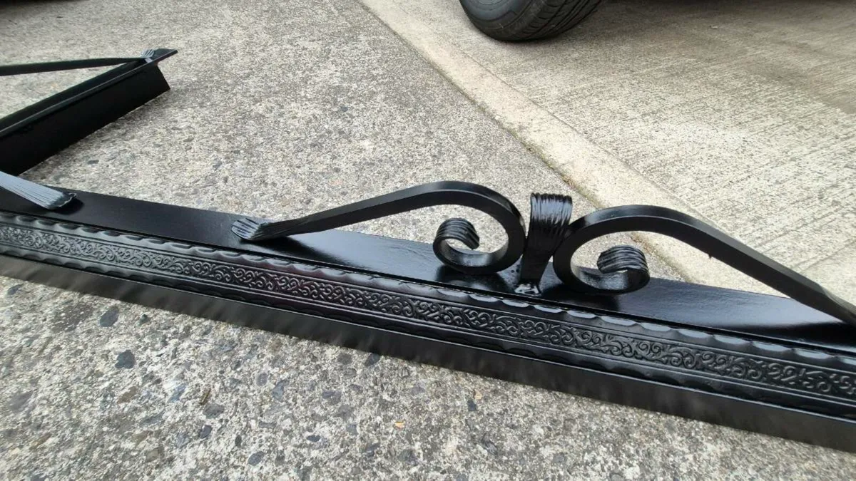 Fireplace fender - Image 1