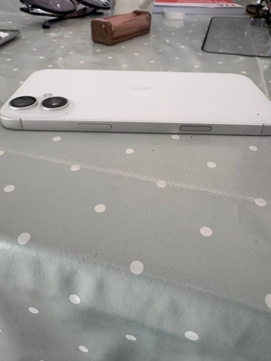 iphone 16 plus - Image 4