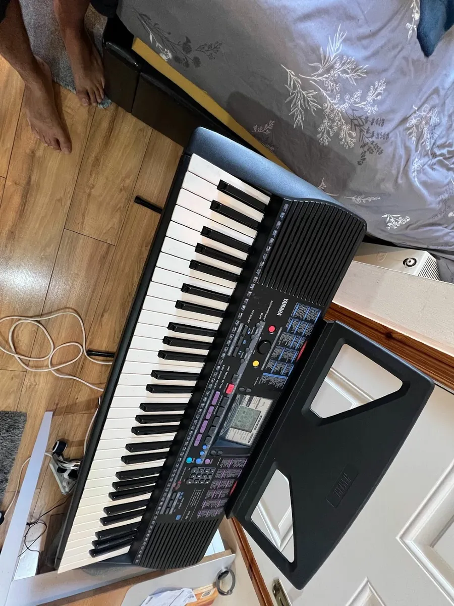 Yamaha PSR-220 61 Keys MIDI Keyboard + Stand + 3Mt - Image 2