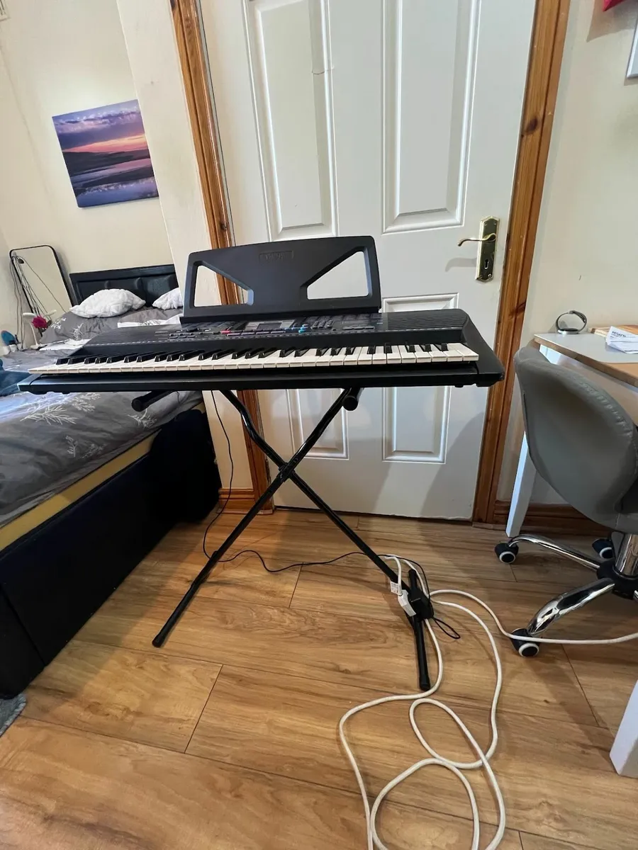 Yamaha PSR-220 61 Keys MIDI Keyboard + Stand + 3Mt - Image 3
