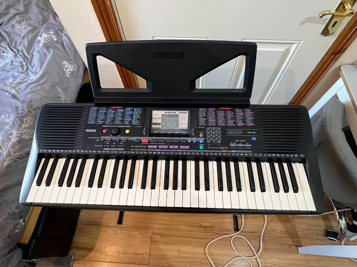 Yamaha PSR-220 61 Keys MIDI Keyboard + Stand + 3Mt - Image 4