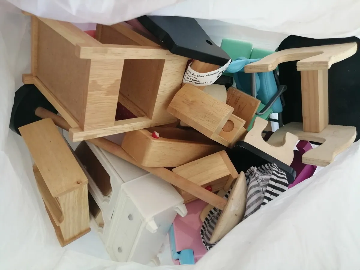 Kids Dollhouse and accessories - Image 3