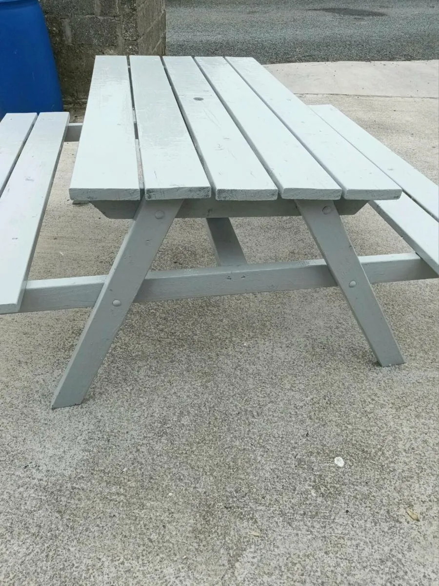 Picnic bench - Image 1