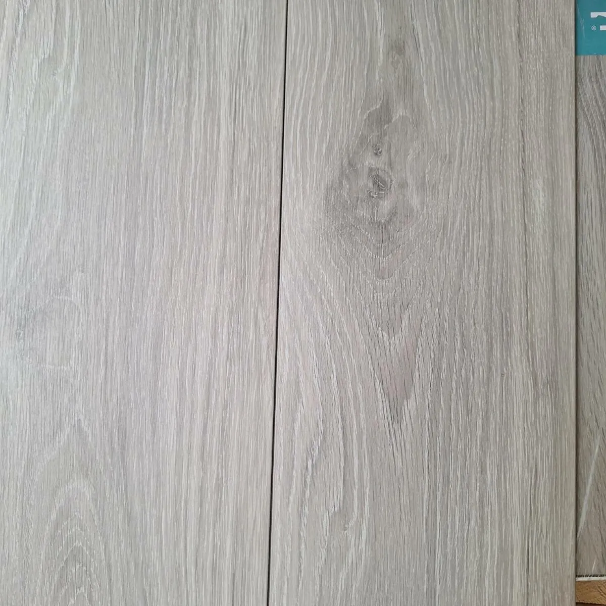 Brand new Samsun Oak Laminated 8mm flooring - Image 2